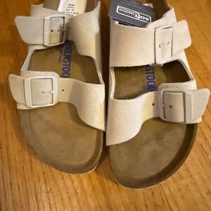 Birkenstock Size 8 - Cream